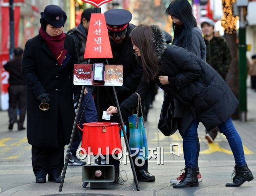 [포토]구세군 자선냄비 거리모금 시작