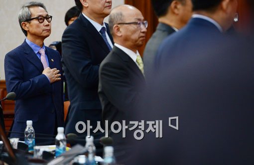 [포토]이근면 인사혁신처장, 임명 후 첫 국무회의 참석 