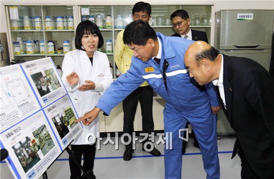 광양시, POSCO 광양제철소, 광양상공회의소는 지난 1일 제3회 동반성장 혁신허브 활동 성과 공유회를 갖고 2014년 동반성장 혁신허브 활동에 참여한 행정기관 및 기업체를 방문하여 참여자들을 격려했다.
