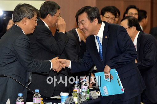 [포토]신제윤 금융위원장, KRX 한국거래소 방문