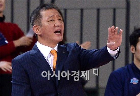 '9연패' 탈출 허재 "이겨 좋지만 연패 끊어 더 기뻐"