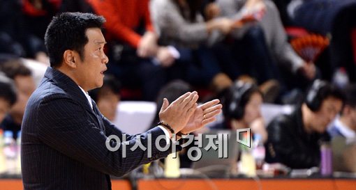 [포토]박수치는 유도훈 감독