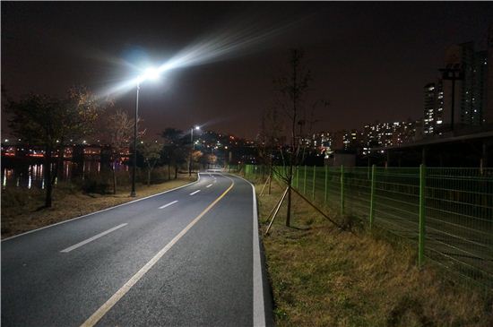 중랑천 자전거도로(용비교~군자교) 친환경 LED등 교체