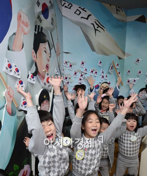 [포토]어린이 눈높이에 맞는 '전쟁과 평화이야기' 