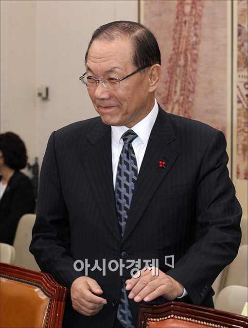 [포토]국회 교문위 출석하는 황우여 장관