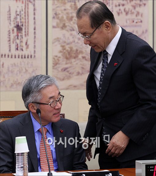 [포토]국회 교문위 출석한 황우여·김종덕 장관