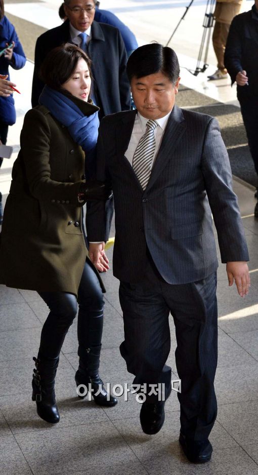 [포토]황급히 검찰로 들어가는 박관천 경정