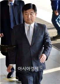 '靑문건 유출' 박관천 기소…5일 중간수사결과 발표