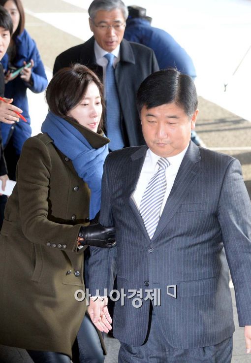 [포토]청와대 내부 문건 유출 의혹으로 검찰 출석하는 박관천 경정