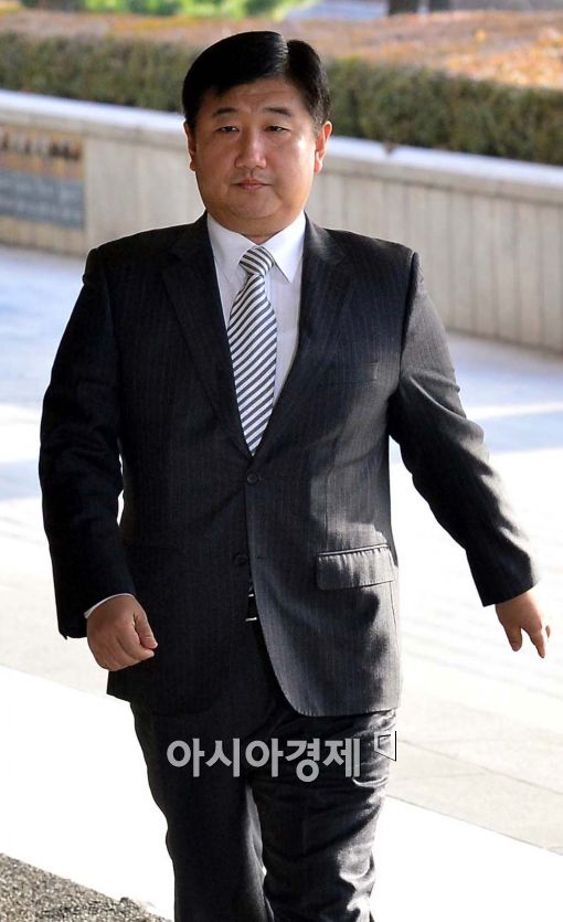 박관천 경정, '정윤회 문건 유출·은닉' 혐의로 체포