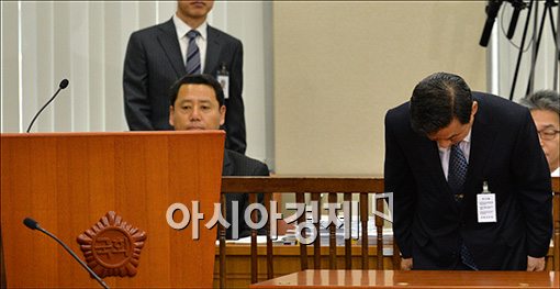 [포토]고개숙인 박인용 후보자