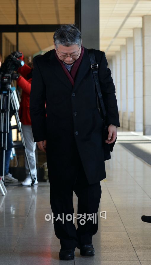 [포토]고개 숙여 인사하는 조응천 前 청와대 공직기강비서관