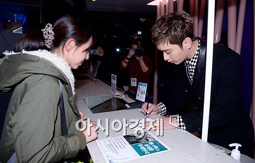 [포토]황찬성, 친절함이 무기 