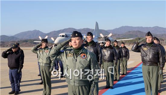 오룡호 실종자 수색 나선 해군 P-3 해상초계기