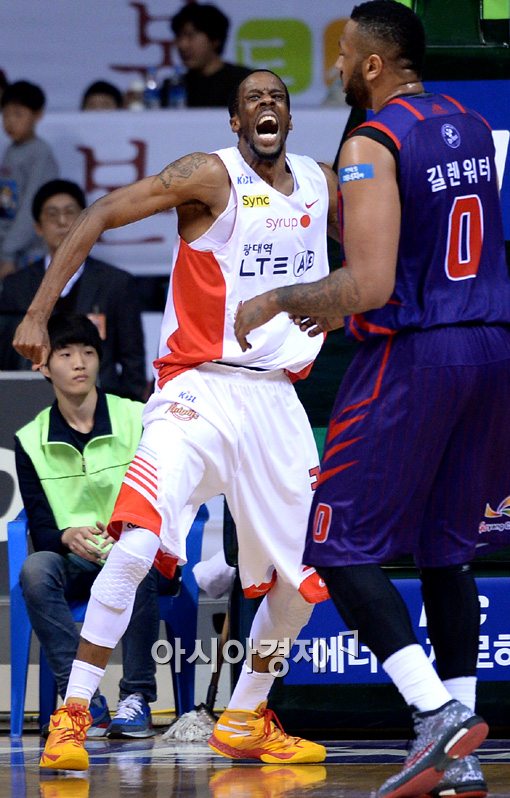 [포토]포효하는 헤인즈, '인유어페이스 덩크 봤나!'