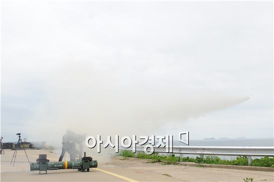 한국군의 휴대용 대공유도무기 '신궁(新弓)'은 