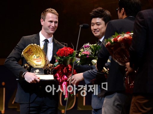 [포토]GG 수상한 밴헤켄, '줄을 서시오'