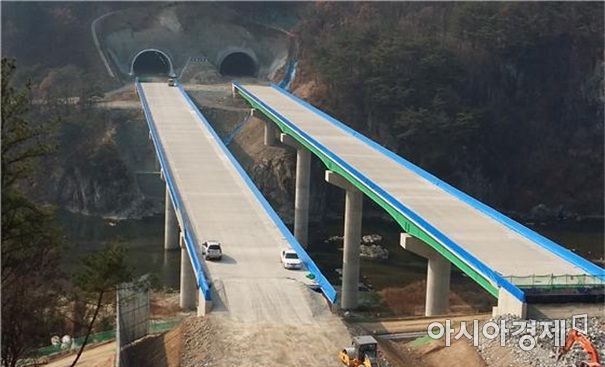 제2영동고속도로 지정3터널·섬강교 건설공사 현장(제공: 국토교통부)