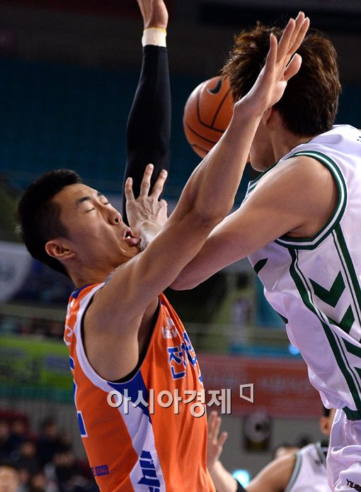 [포토]정효근, '나한테 왜이래?'