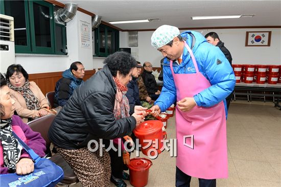 [포토]광주 남구 방림1동, 희망나눔 사랑의 김치·떡국 나눔행사