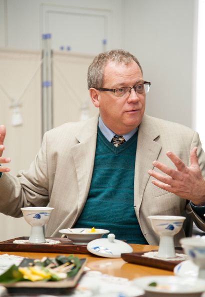 "예술이 공동체를 위해 무엇을 할 수 있는가, 고민해야 한다"