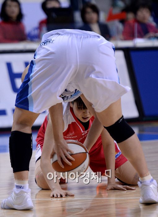 [포토]김소담, '날 무릎 꿇게 만들다니..'
