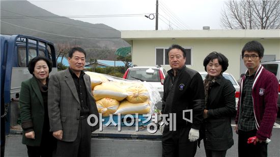 구례군 토지면 이병주 씨 어려운 이웃에 기부물품 전달