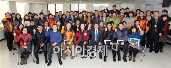 광주U대회 조직위원회는 15일 조직위 8층 회의실에서  조직위 위원장인 윤장현 광주시장 주재로 200일 남은 광주U대회 준비상황을 점검하고 향후방향에 대해 논의했다. 사진제공=광주U대회 조직위
