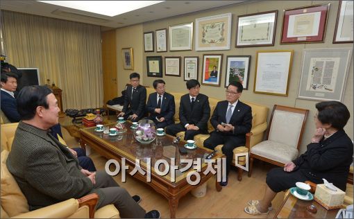 [포토]이희호 여사 예방하는 박지원 의원