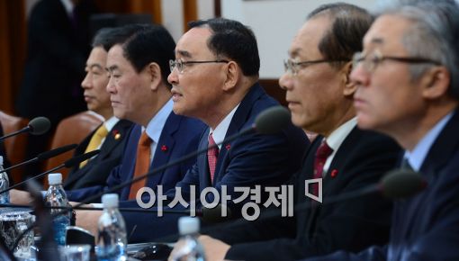 [포토]정홍원 총리, '靑 문건유출 사건에도 공직기강 흔들림 없어야'