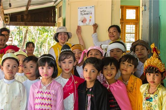 넥슨, 미얀마에 '작은책방' 100호점 설립 