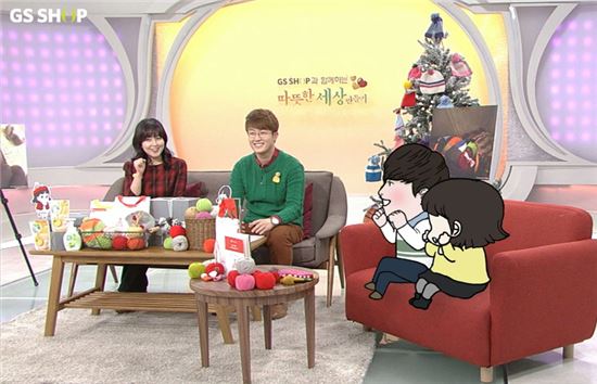 작년 12월 GS샵이 진행한 '신생아살리기 모자뜨기캠페인'의 스페셜키트 도네이션 방송 장면. 