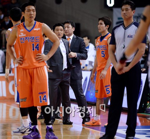 [포토]유도훈 감독, '나 지금 제대로 뿔났어!'