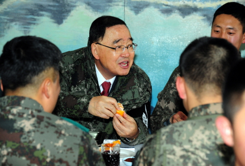 鄭총리, 독도경비·남극대원 등에 격려편지와 방한용품 전달