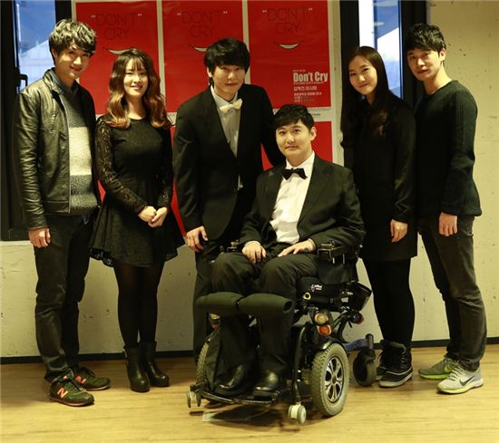 더 크로스(김혁건, 이시하)가 음악과 드라마, 이야기가 있는 신개념 콘서트로 팬들과 만난다./플래닛K컴퍼니 제공