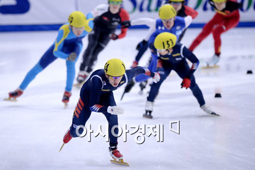 [포토]치고 나가는 이정수, '경기 초반부터 승부수'