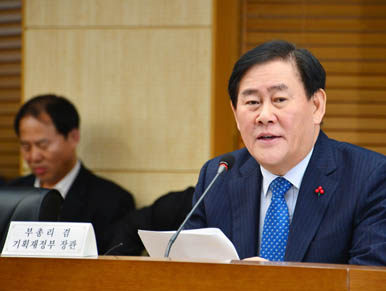 최경환,"내년 경제정책, 구조개혁 통한 경제체질 개선에 매진"