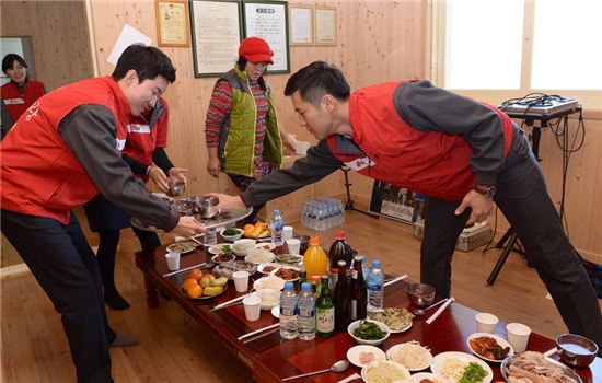 LG화학 여수공장, ‘경로당 동지팥죽 나눔’ 펼쳐