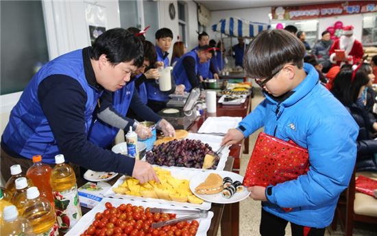 삼성전기, ‘해피 크리스마스’ 릴레이 봉사활동 진행