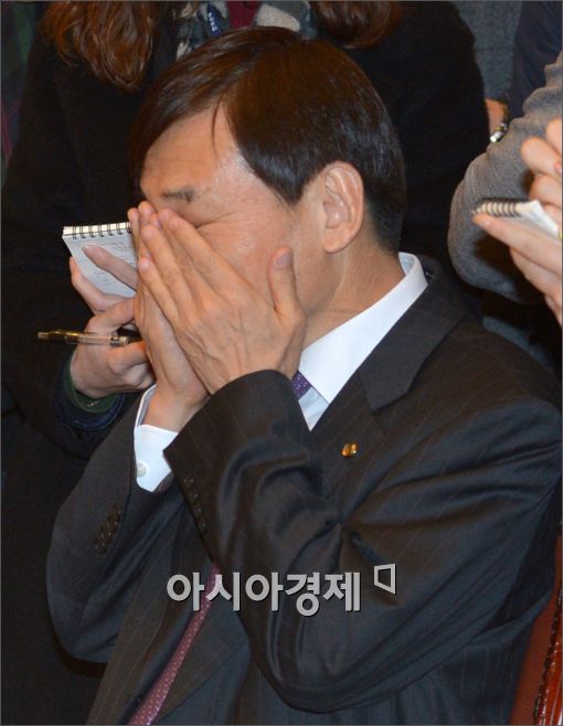 [포토]피곤한 이주열 한국은행 총재