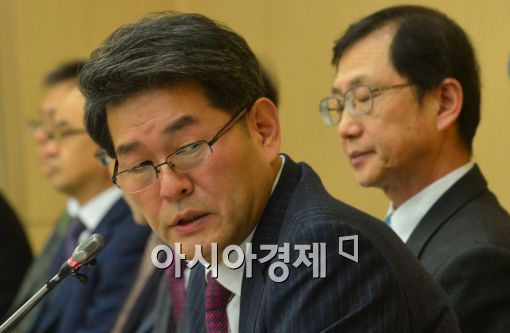 [포토]4대강 조사 결과 발표하는 배덕효 공동위원장 