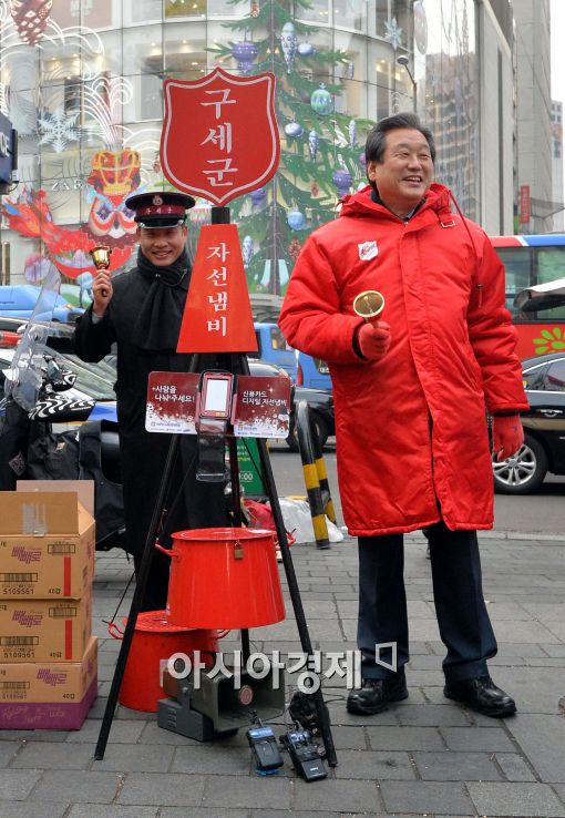 [포토]김무성 대표, '불우이웃을 도웁시다'