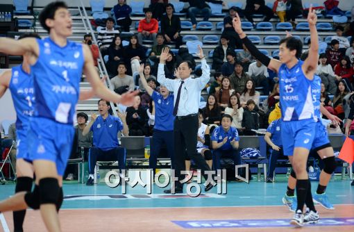 [포토]강만수 감독, '10연패 탈출이 이렇게 어려울 줄이야'