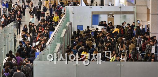 [포토]여행객 몰린 출국장