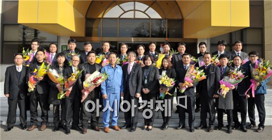 포스코 기업대학이 23일, 미래창조아카데미 광양캠퍼스(광양시 금호동 소재)에서 포스코패밀리사 직원으로 구성된QSS마스터(혁신 전문가)학과의 첫 수료식을 개최했다.