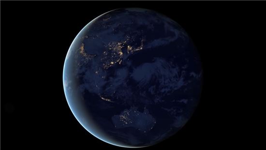 ▲'검은 구슬'. 지구는 결코 잠들지 않는다. 밤에 볼 수 있는 지구의 불빛.[사진제공=NASA/NOAA]
