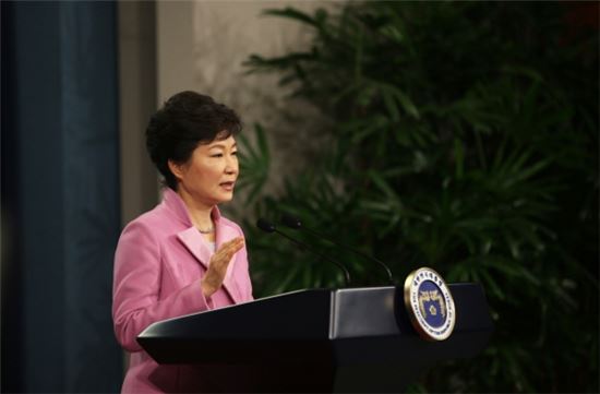 박근혜 대통령이 지난 1월 6일 청와대 춘추관에서 열린 신년구상 발표 및 내외신 기자회견에서 국정운영 구상을 발표하고 있다. (사진제공 : 청와대)
