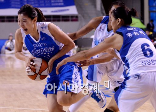 [포토]임영희, '개막 최다연승 행진을 막지마'