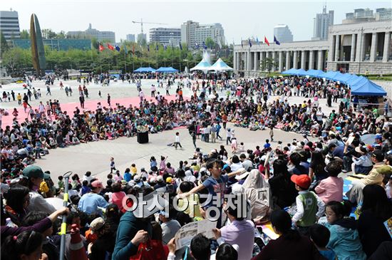 전쟁기념관 관람객 2000만명 시대… 최다 관람객 기록