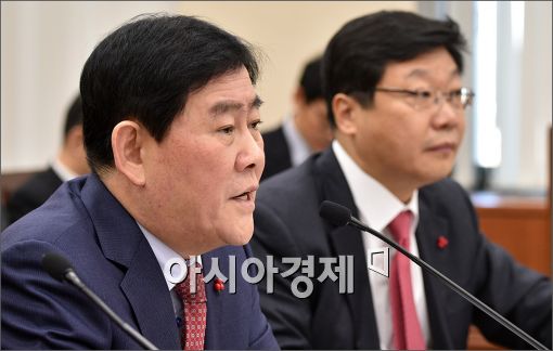 [포토]답변하는 최경환 경제부총리